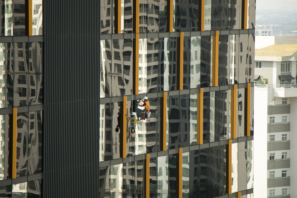 photo-wallpaper-working-on-the-skyscraper