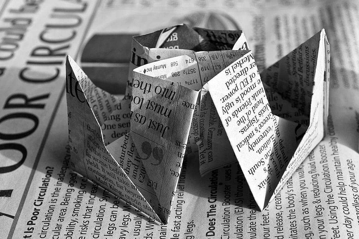 photo-wallpaper-origami-newspaper