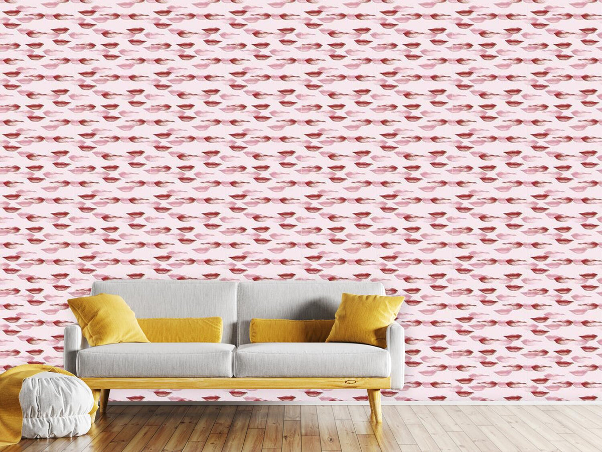 patterned-wallpaper-terror-lips