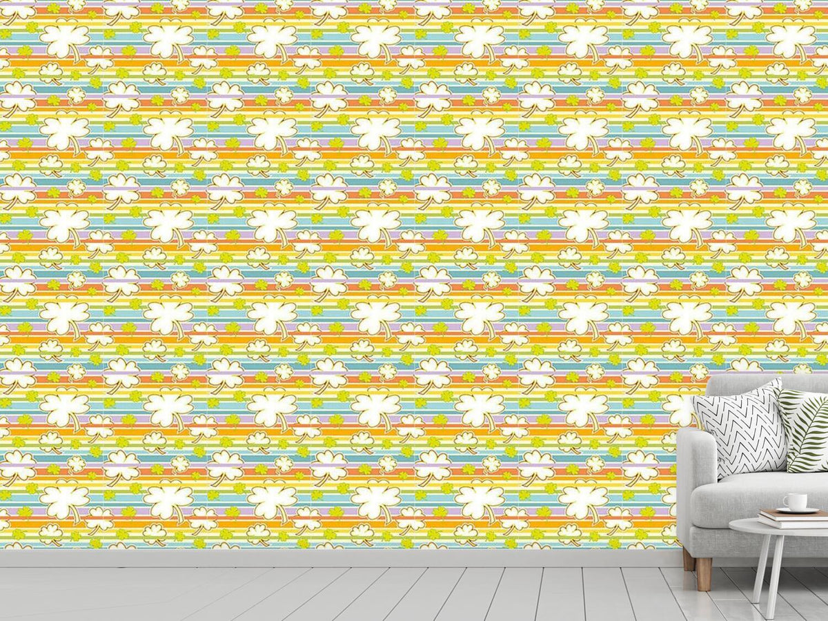 patterned-wallpaper-lucky-clover-on-stripes