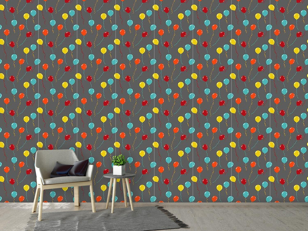 patterned-wallpaper-party-balloons