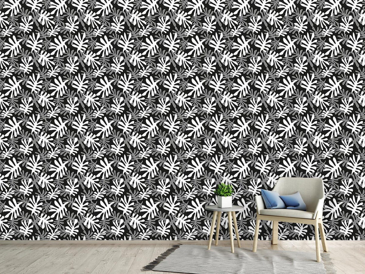 patterned-wallpaper-leaves-crisscross